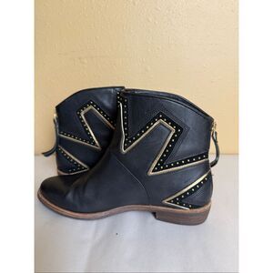 UGG Studded Chevron Back-Zip Ankle Boots (Black/Gold) – Women’s 8.5